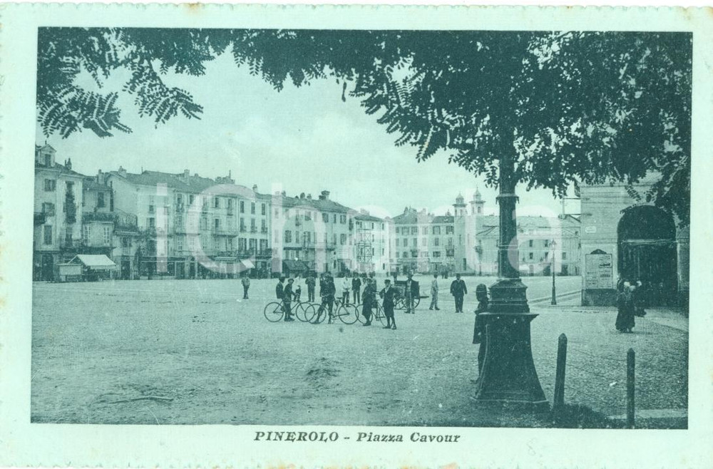 Cartolina originale da collezione 1917 PINEROLO TO Veduta di piazza Cavour ANIMATA FP 1