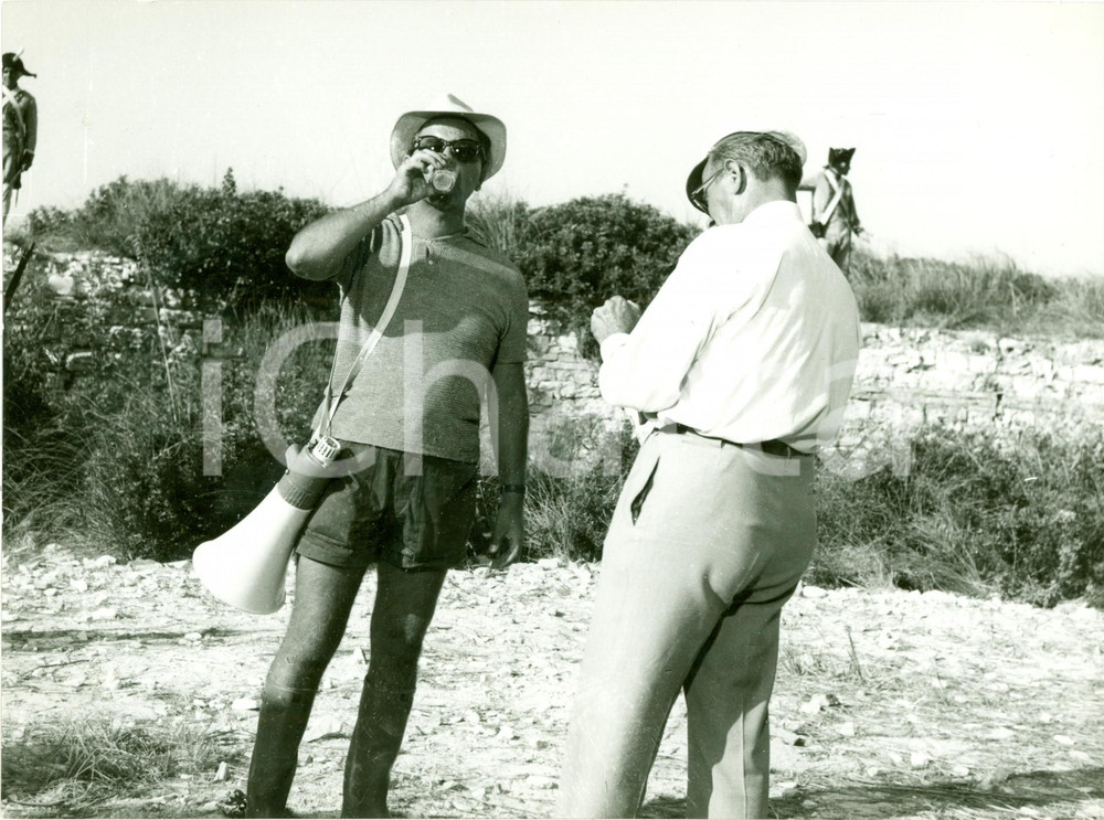 Fotografia d epoca originale 1962 LE PRIGIONIERE ISOLA DEL DIAVOLO Piero NUCCORINI sul set Fotografia 1