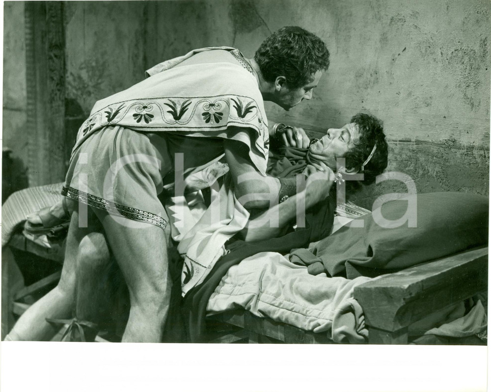 Fotografia d epoca originale 1960 ASSEDIO DI SIRACUSA Enrico Maria SALERNO aggredito da Rossano BRAZZI 1 1