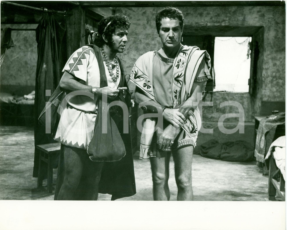 Fotografia d epoca originale 1960 L ASSEDIO DI SIRACUSA Enrico Maria SALERNO Rossano BRAZZI Foto di scena 1