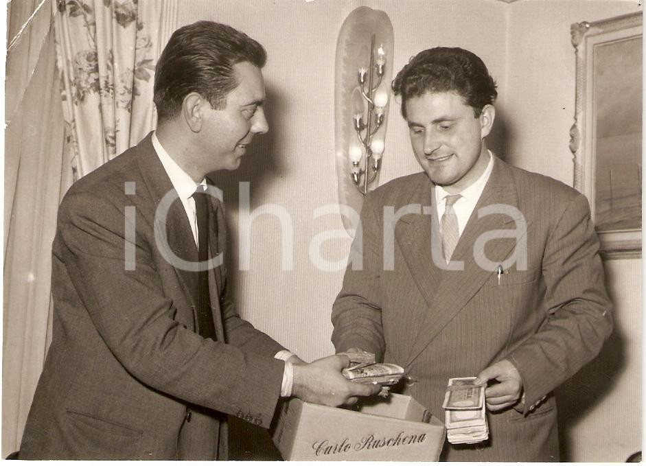 Fotografia d epoca originale 1955 RACCONTI ROMANI Piero NUCCORINI paga COMPARSA Foto dal set 1