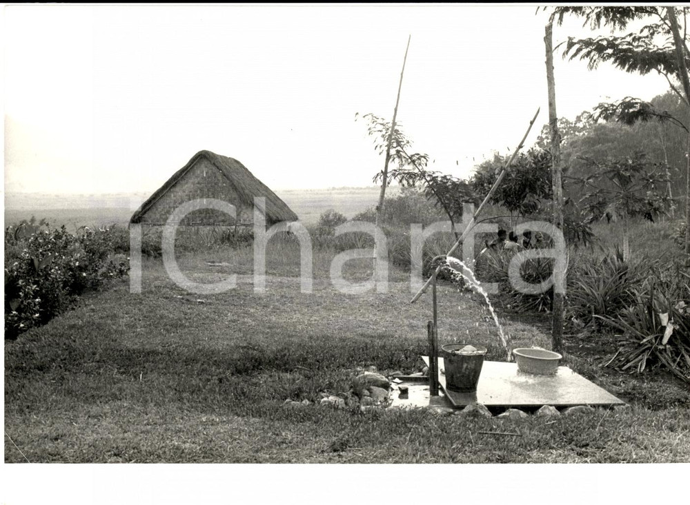 Fotografia d epoca originale 1981 PAPUA NEW GUINEA Water flows from a tap in highlands WHO photo 1