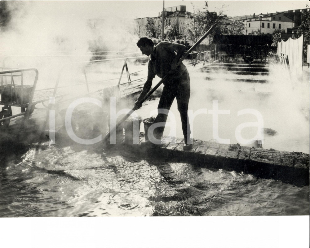 Fotografia d epoca originale 1980 ca ABANO TERME PD La preparazione dei fanghi Foto WHO 1