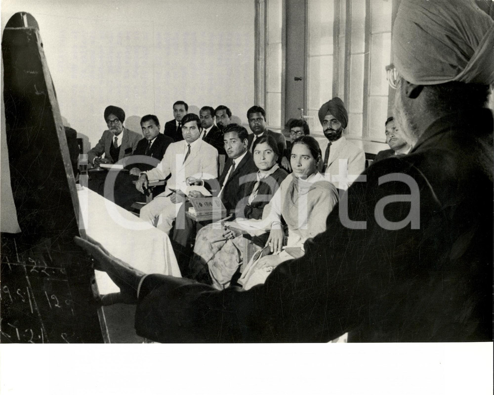 Fotografia d epoca originale 1980 ca CHANDIGARH INDIA Doctors learn about FAMILY PLANNING Foto WHO 1