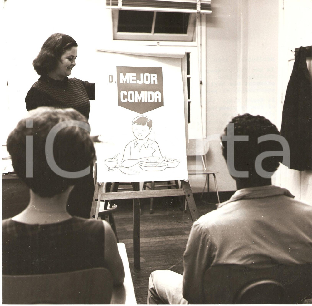 Fotografia d epoca originale 1980 ca COSTA RICA Food education is important for FAMILY PLANNING Photo ALMASY 1