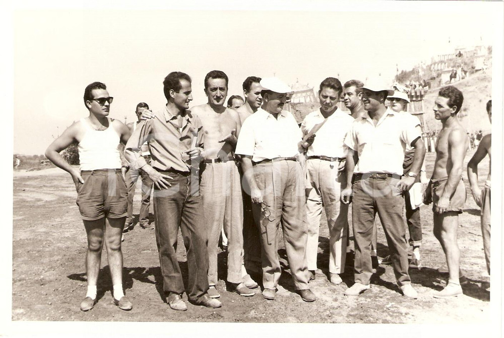 Fotografia d epoca originale 1958 LE FATICHE DI ERCOLE Mario BAVA insieme alla troupe Foto di scena 1