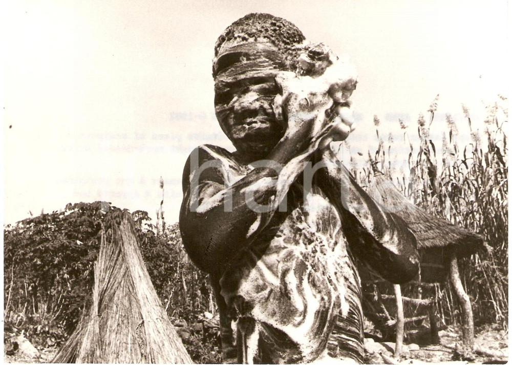 Fotografia d epoca originale 1982 UPPER VOLTA Construction of wells brought water to many communities WHO 1
