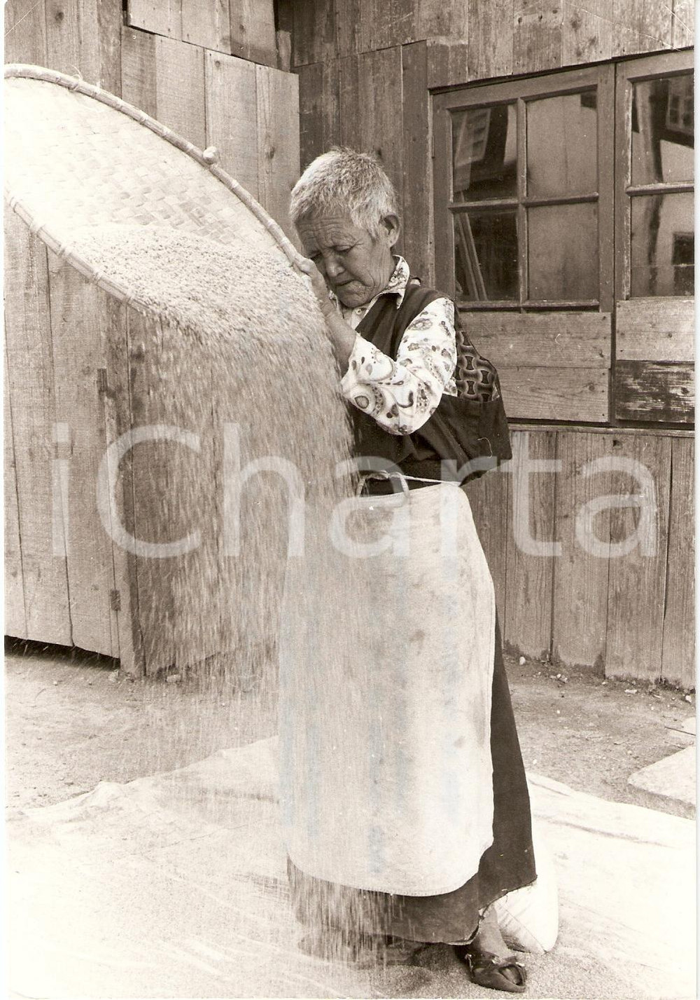 Fotografia d epoca originale 1982 INDIA Old people work in a refugee camp WHO photo J.M. MICAUD 1