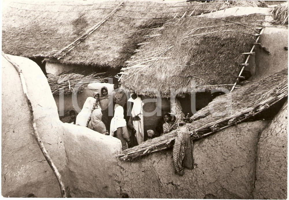Fotografia d epoca originale 1978 WHO PHOTO Provide health care to people living in village Foto MARSHALL 1