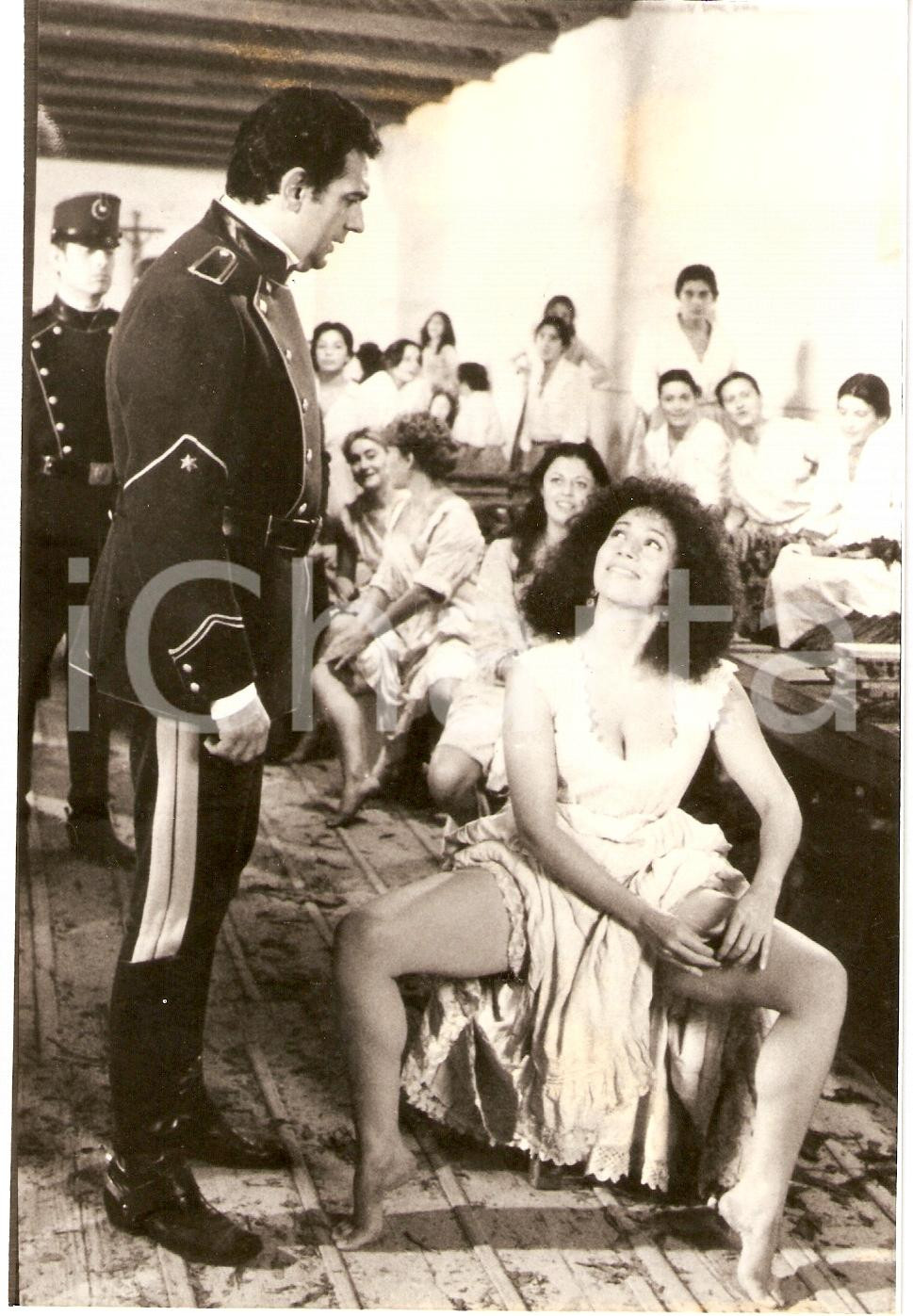 Fotografia d epoca originale 1984 CARMEN Placido DOMINGO e Julia MIGENES Foto di scena 1