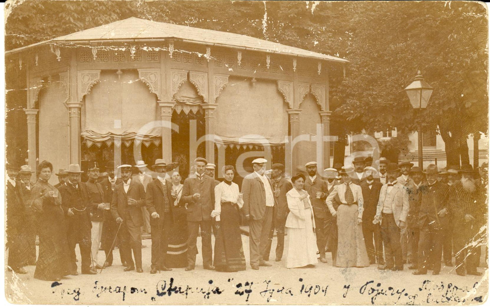 Cartolina originale da collezione 1904 SERBIA Folla di visitatori alla sorgente Cartolina FP VG 1