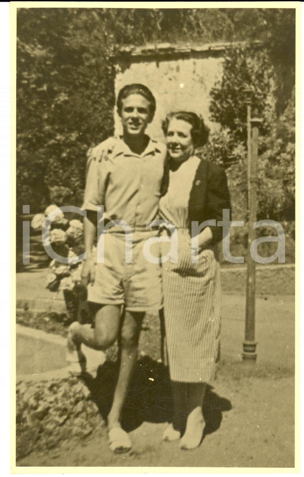 Fotografia d epoca originale 1951 riprod. 1954 VIBO VALENTIA Titti CASELLA e sua madre Fotocartolina 1