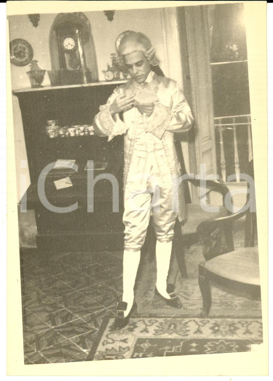 Fotografia d epoca originale 1952 NAPOLI Titti CASELLA in costume da cicisbeo Fotografia 1