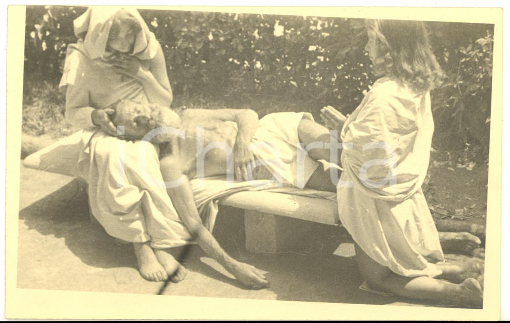 Fotografia d epoca originale 1950 ca NAPOLI il barone Michele Mimi PASCA DI MAGLIANO La Pietà  PARODIA 1