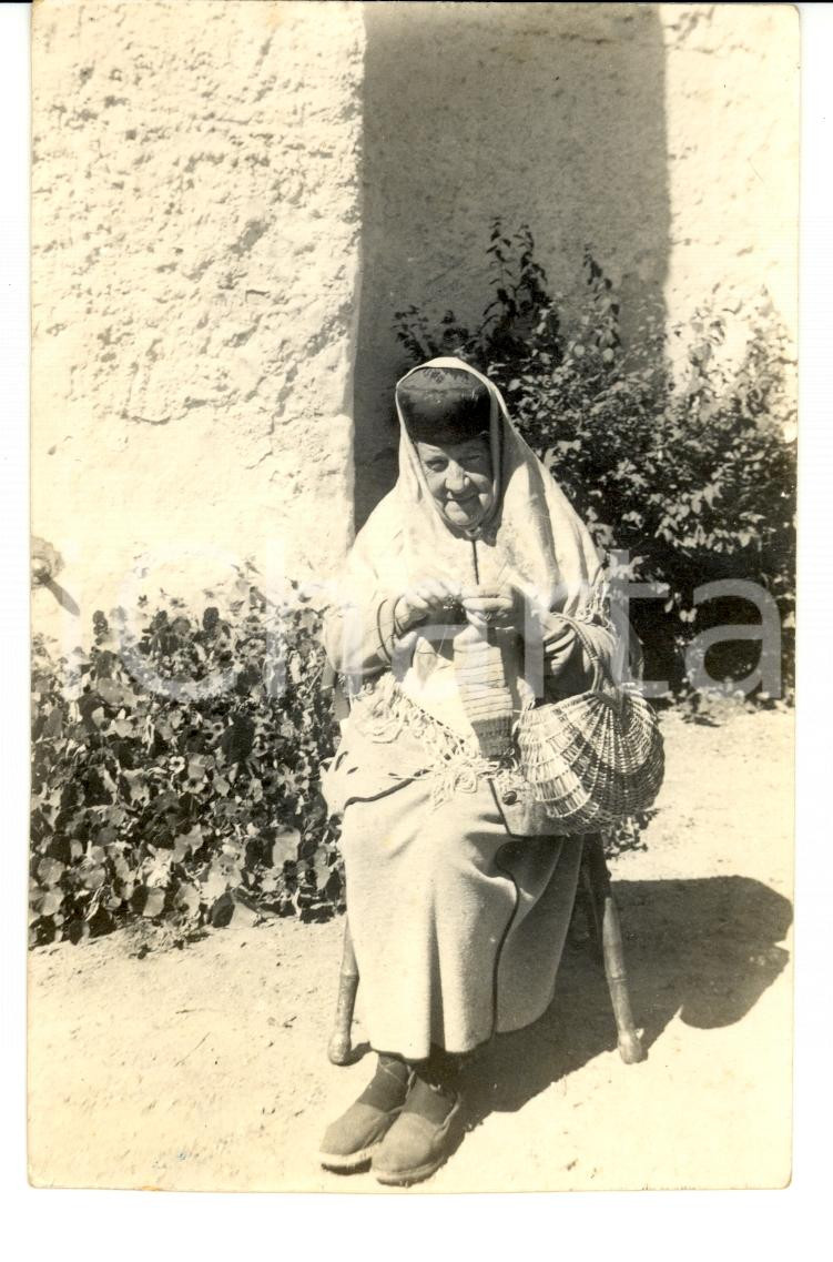 Fotografia d epoca originale 1939 AREA ALBANESE Anziana donna in costume tradizionale Foto FP 1