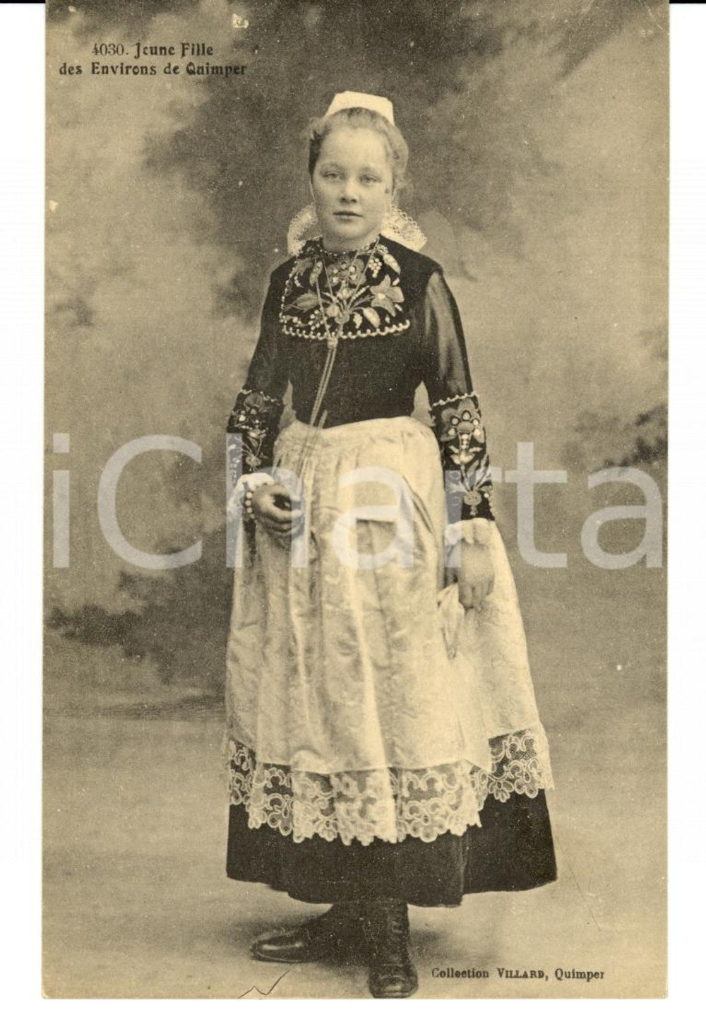 Cartolina originale da collezione 1900 QUIMPER F COSTUMES BRETONS Jeune fille FP NV 1