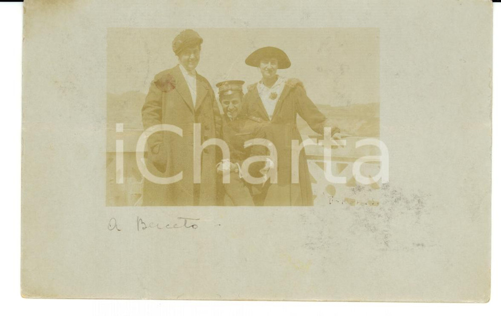 Fotografia d epoca originale 1917 BERCETO PR Un carabiniere e le sue amiche FP VG 1