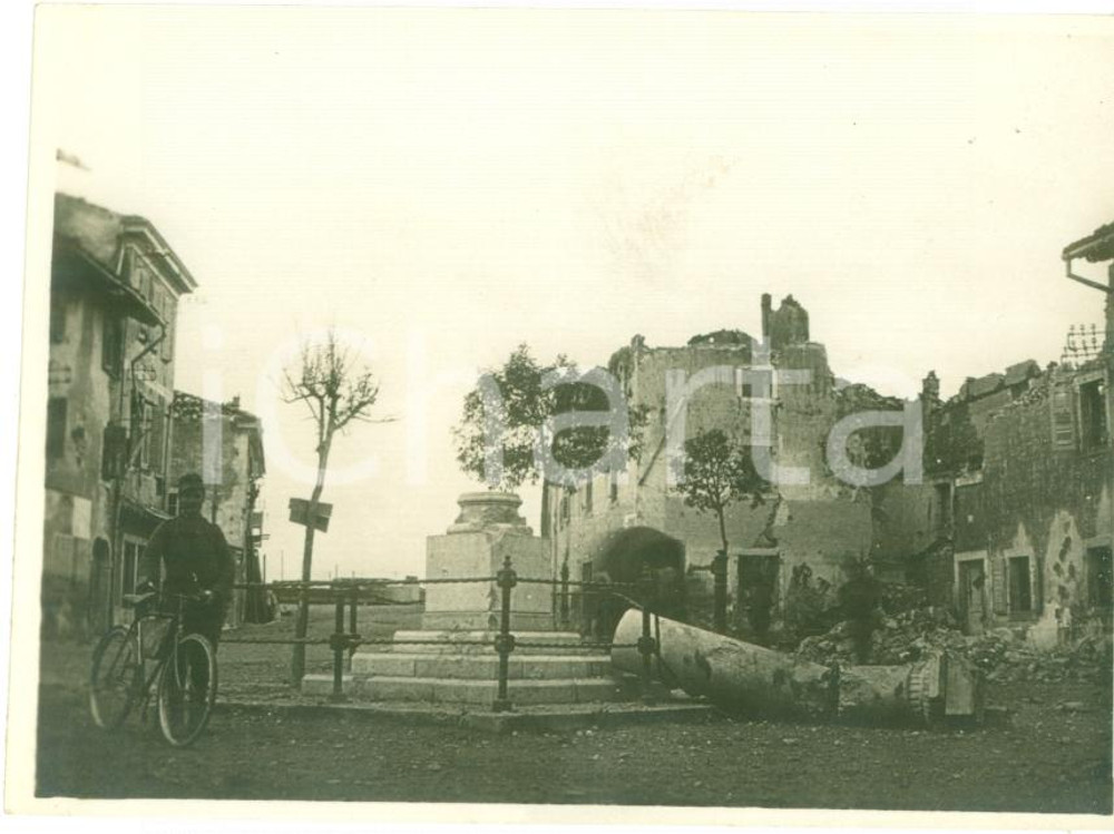 Fotografia d epoca originale 1915 SAGRADO D ISONZO GO WWI Colonna a Francesco Giuseppe distrutta FOTOGRAFIA 1