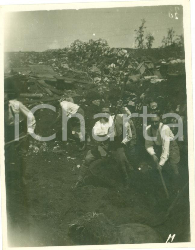 Fotografia d epoca originale 1917 FRONTE DEL PIAVE WWI Subalterni scavano trincea Fotografia 1