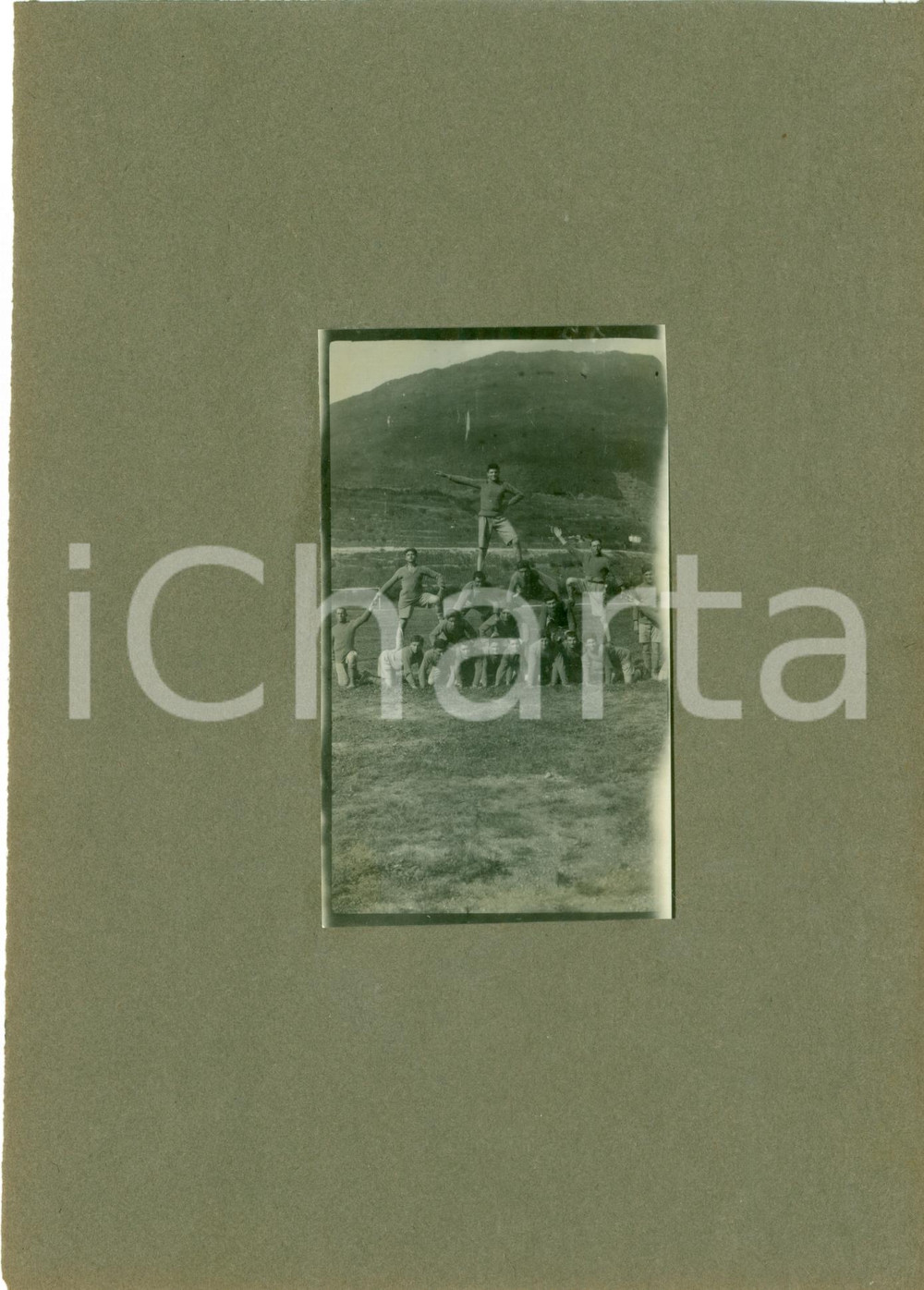 Fotografia d epoca originale 1919 LEVICO TERME TN 82° Reggimento Fanteria Brigata TORINO formazione ginnica 1