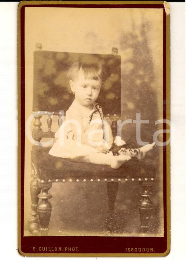 Fotografia d epoca originale 1885 ca ISSOUDUN F Ritratto di bambina su una sedia Foto Emile GUILLON 1