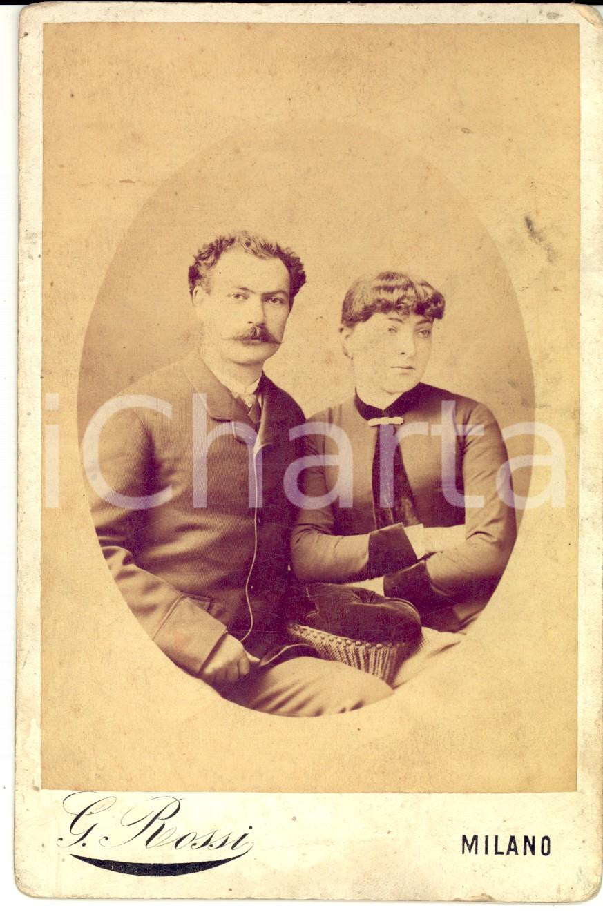 Fotografia d epoca originale 1880 ca MILANO Coppia di giovani sposi Foto Giulio ROSSI 18x25 VINTAGE 1