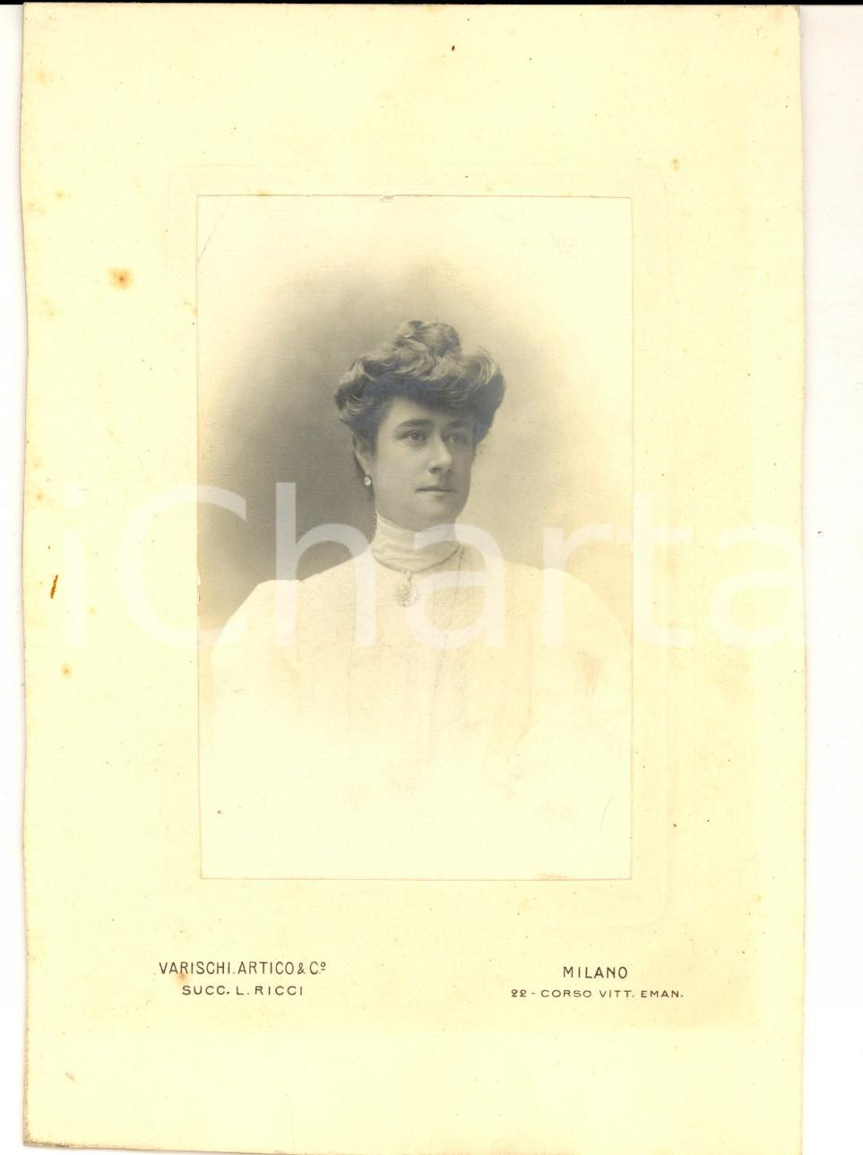 Fotografia d epoca originale 1900 ca MILANO Ritratto di donna in abito bianco Fotografia VARISCHI 12x16 1