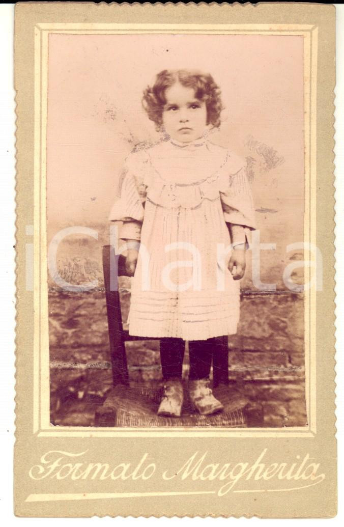 Fotografia d epoca originale 1890 ca POLESELLA RO Bambina su una sedia Fotografia Silvano SURIANI 1