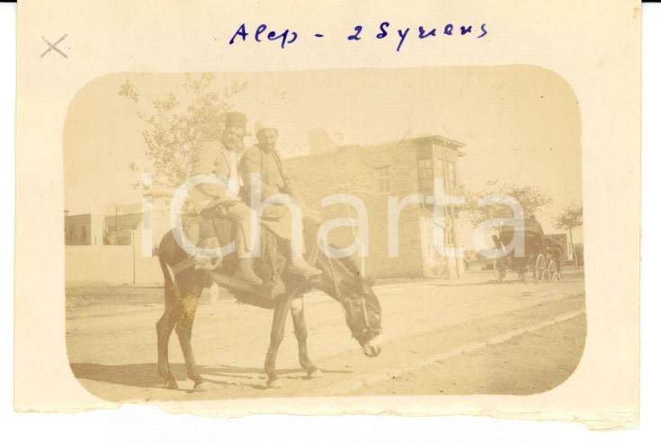 Fotografia d epoca originale 1920 ALEPPO Siria Due siriaci a dorso di mulo Foto VINTAGE ORIENTE 9x6 1