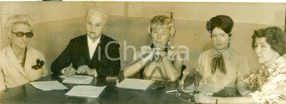 Fotografia d epoca originale 1969 PARIS Candidature présidentielle Alain POHER Group féminin de soutien Foto 1