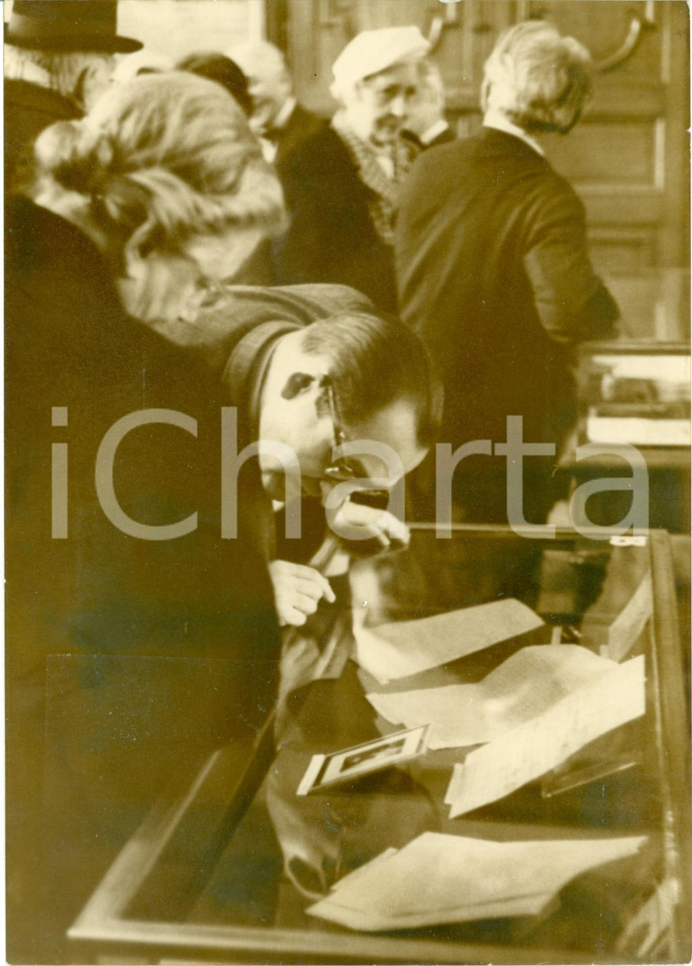 Fotografia d epoca originale 1962 PARIS Pierre MendÃ¨s FRANCE Ã  l Exposition pour LÃ©on BLUM Fotografia 1