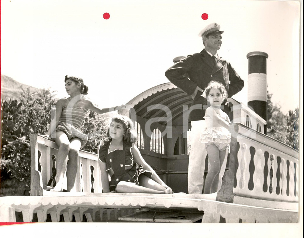 Fotografia d epoca originale 1960 ca PALERMO MODA ESTIVA Bambine in posa con marinaio Foto URSO 1