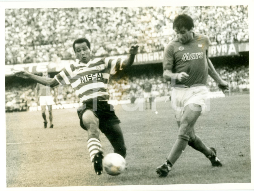 Fotografia d epoca originale 1989 NAPOLI Calcio UEFA LUIZINHO marcato da Massimo CRIPPA SPORTING LISBONA 1