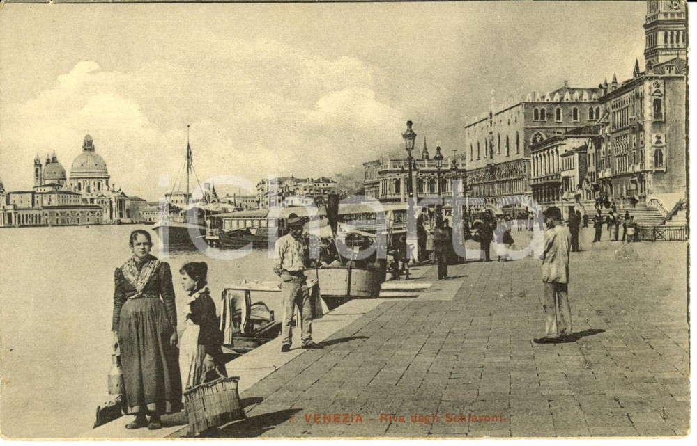 Cartolina originale da collezione 1920 ca VENEZIA Riva degli SCHIAVONI Cartolina FP NV Animata con straccione 1