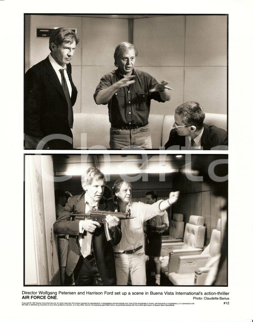 Fotografia d epoca originale 1997 AIR FORCE ONE Wolfgang PETERSEN teaches HARRISON FORD how to shoot FOTO SET 1
