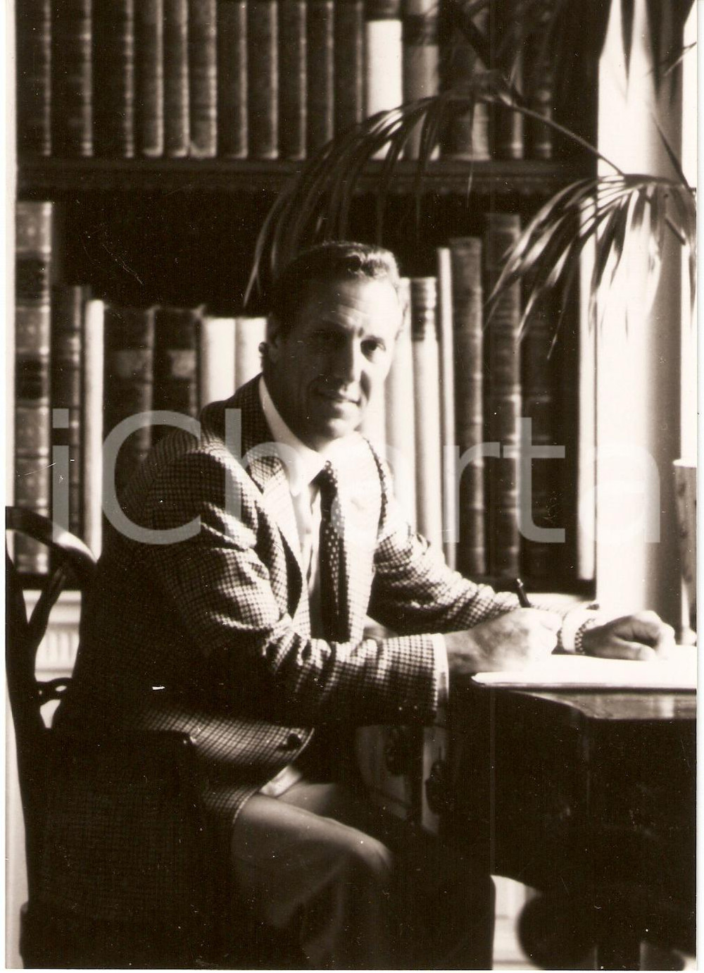 Fotografia d epoca originale 1980 circa FREDERICK FORSYTH Ritratto THE ODESSA FILE Vera fotografia 1