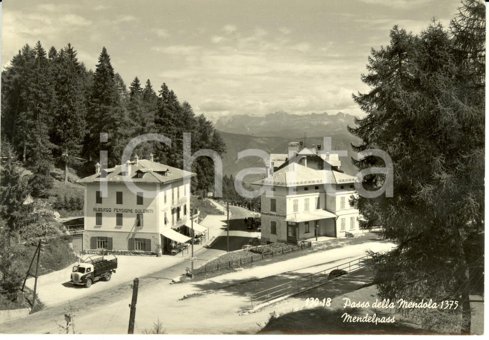 Cartolina originale da collezione 1962 PASSO DELLA MENDOLA BZ Panorama con ALBERGO PENSIONE DOLOMITI FG VG 1