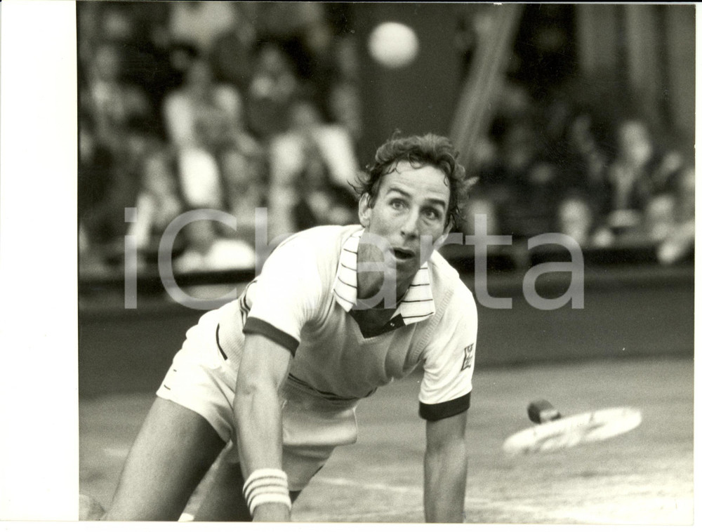 Fotografia d epoca originale 1980 WIMBLEDON UK Tennis DICK STOCKTON in action vs Ilie NASTASE Photo 1