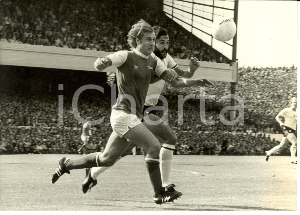 Fotografia d epoca originale 1980 LONDON UK SOCCER David PRICE and Ricardo VILLA Arsenal vs  Spurs Picture 1