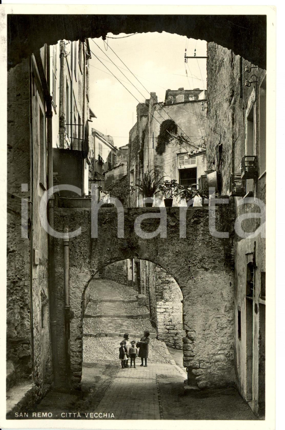 Cartolina originale da collezione 1955 SANREMO IM  CittÃ  vecchia ANIMATA Cartolina FP VG 1