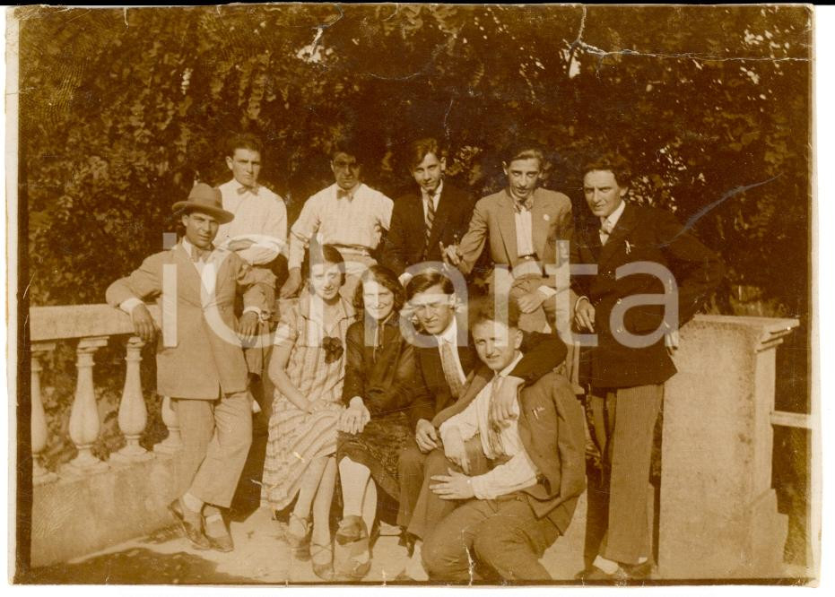 Fotografia d epoca originale 1923 LOBBI AL Camillo ROSSO con amici e ragazze alla Fonte Foto 1