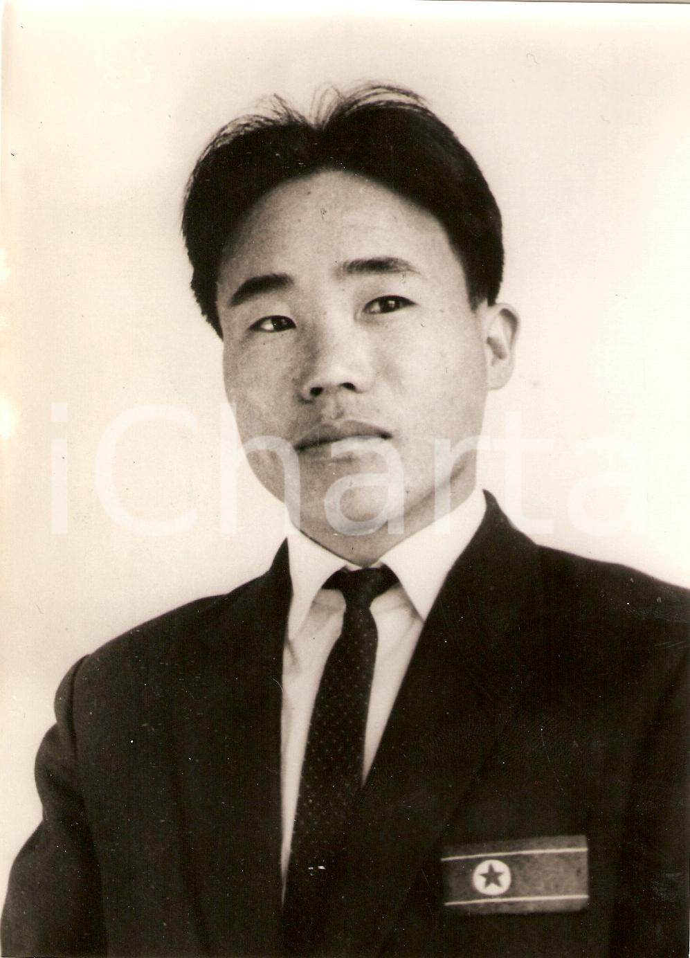 Fotografia d epoca originale 1968 COREA DEL NORD Nazionale calcio Ritratto Bak RI SUB terzino destro FOTO 1