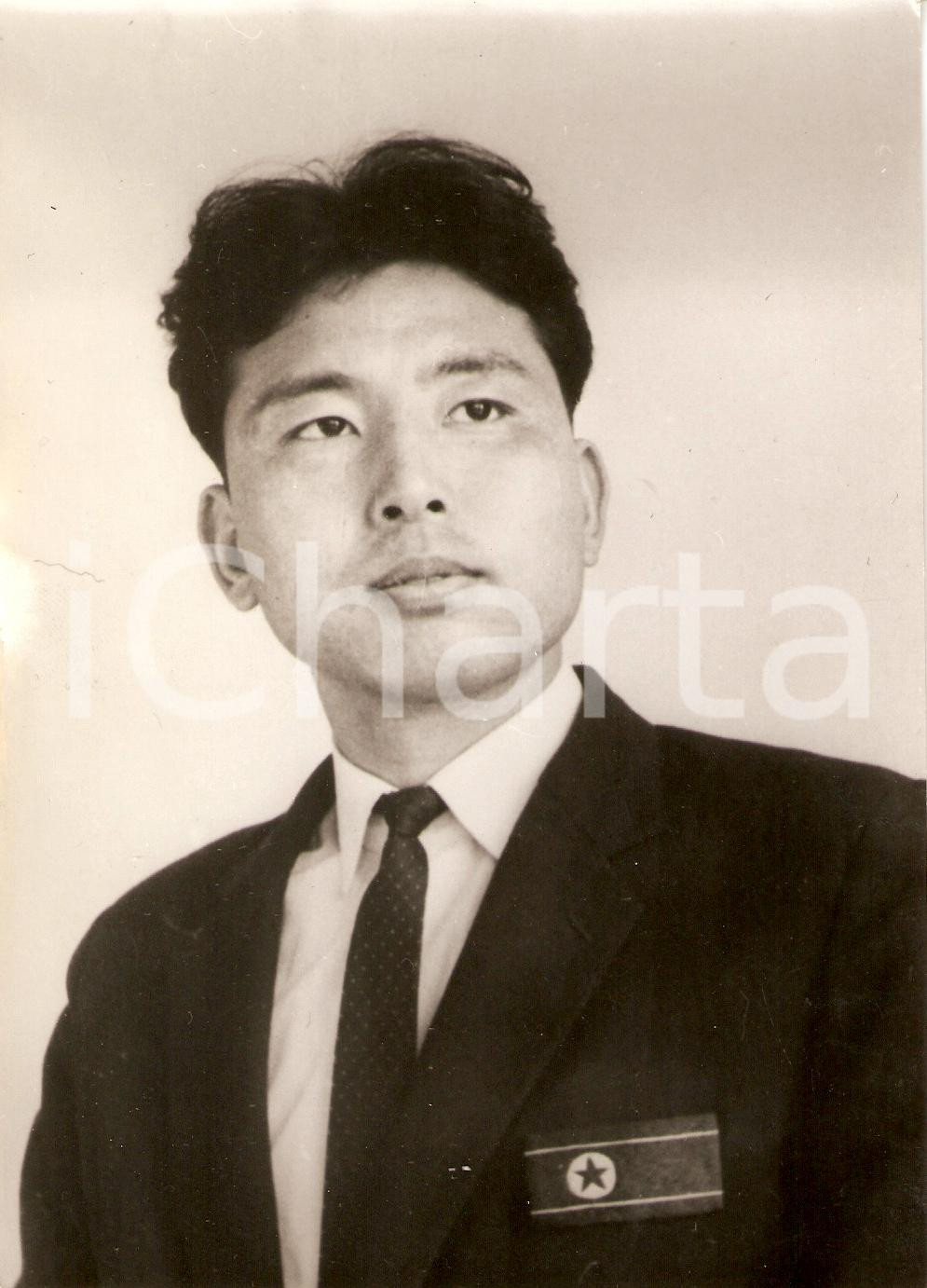 Fotografia d epoca originale 1968 COREA DEL NORD Calcio Ritratto di Kim YUNG KIL calciatore mediano FOTO 1