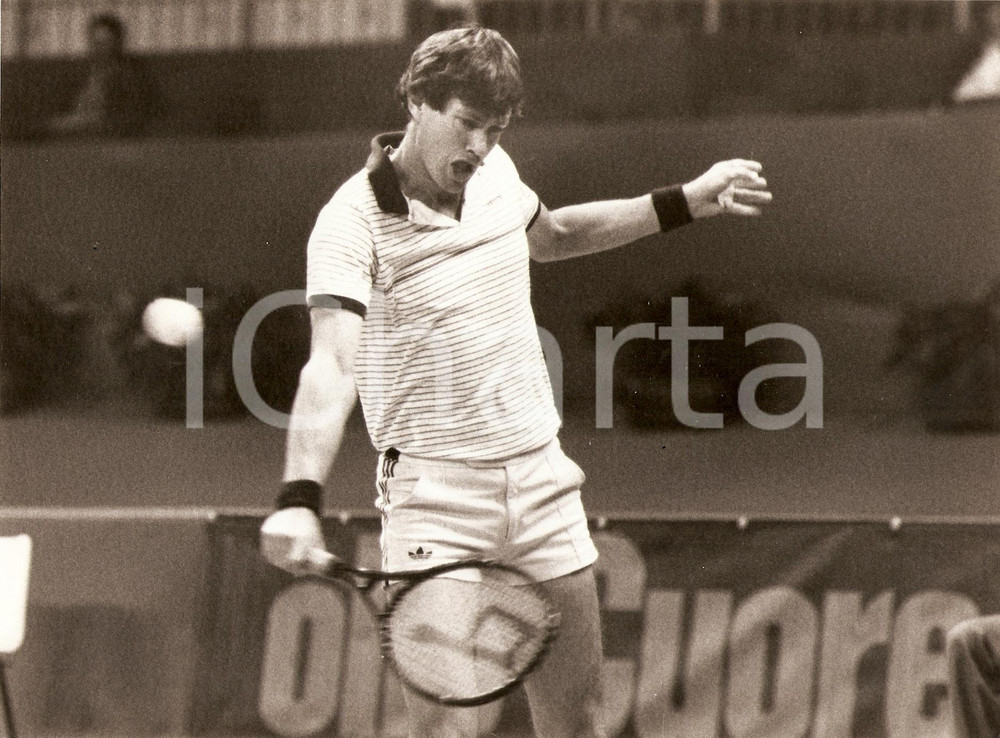 Fotografia d epoca originale 1982 MILANO Cuore Tennis Cup Rovescio di Russell SIMPSON Sponsor OLIO CUORE Foto 1