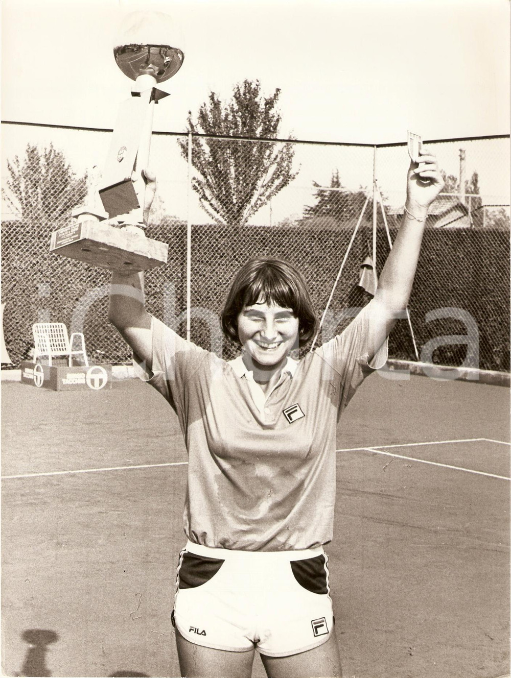 Fotografia d epoca originale 1981 REGGIO EMILIA Campionati Italiani TENNIS Wanita NESTI con coppa Fotografia 1