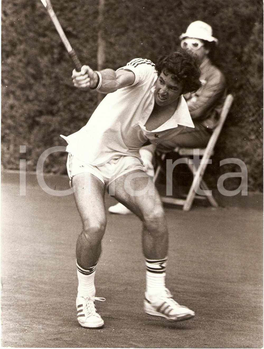 Fotografia d epoca originale 1980 ca STATI UNITI TENNIS si allena Eliot TELTSCHER Sponsor ADIDAS Foto 1