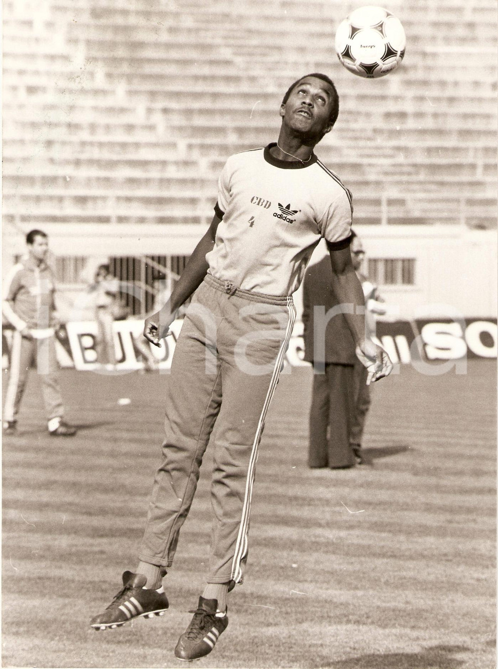 Fotografia d epoca originale 1978 BRASILE Calcio MONDIALI Joao Justino AMARAL DOS SANTOS palleggi di testa 1