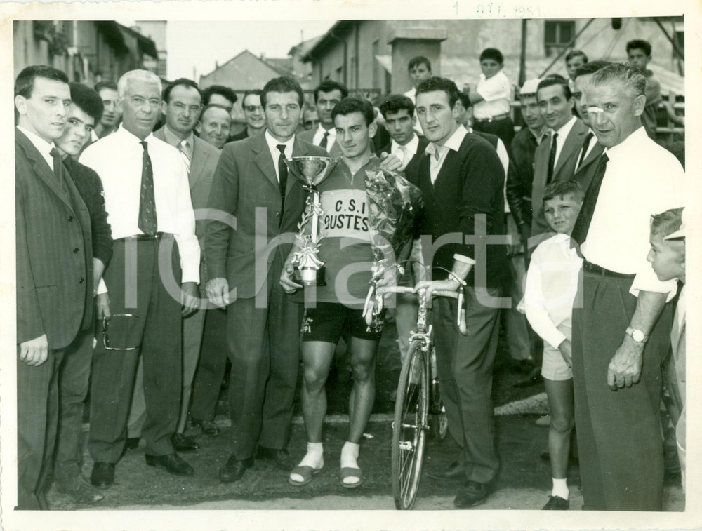 Fotografia d epoca originale 1961 OSPITALETTO DI CORMANO Ciclismo C.S.I. BUSTESE vince Coppa ACI Combattenti 1