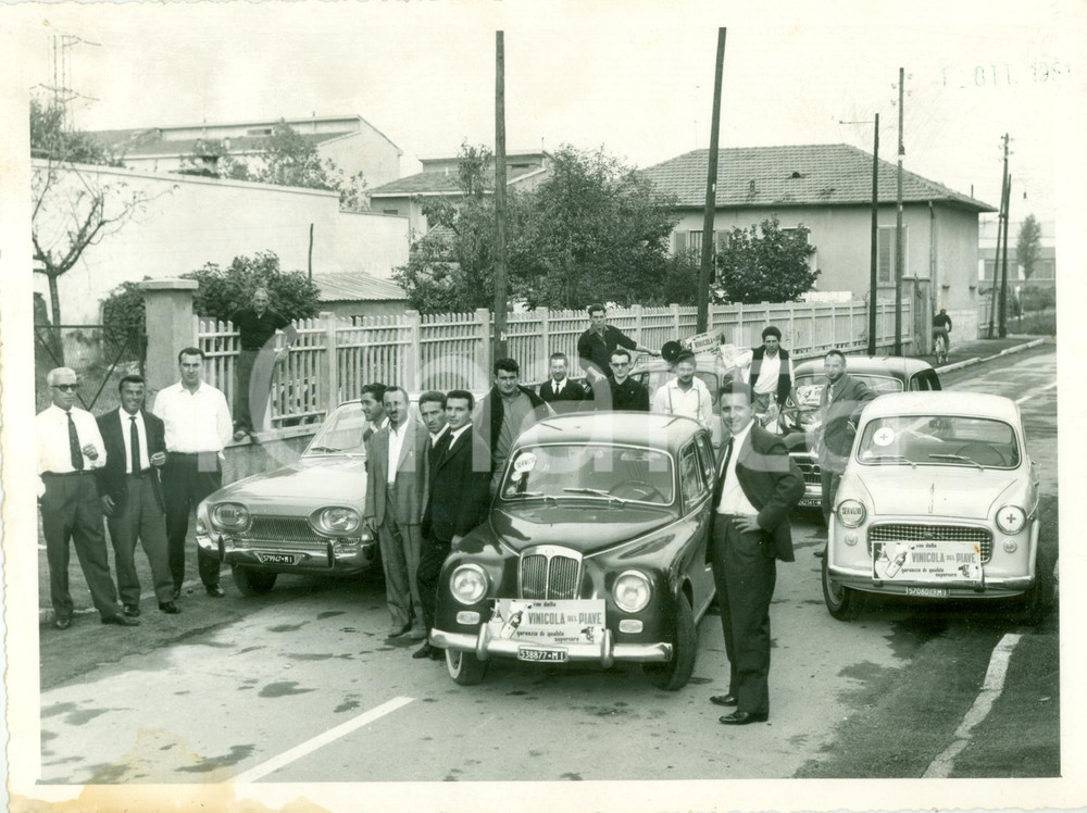 Fotografia d epoca originale 1961 OSPITALETTO DI CORMANO Corteo Vinicola PIAVE F.lli TOMBACCO Ciclismo ACI 1