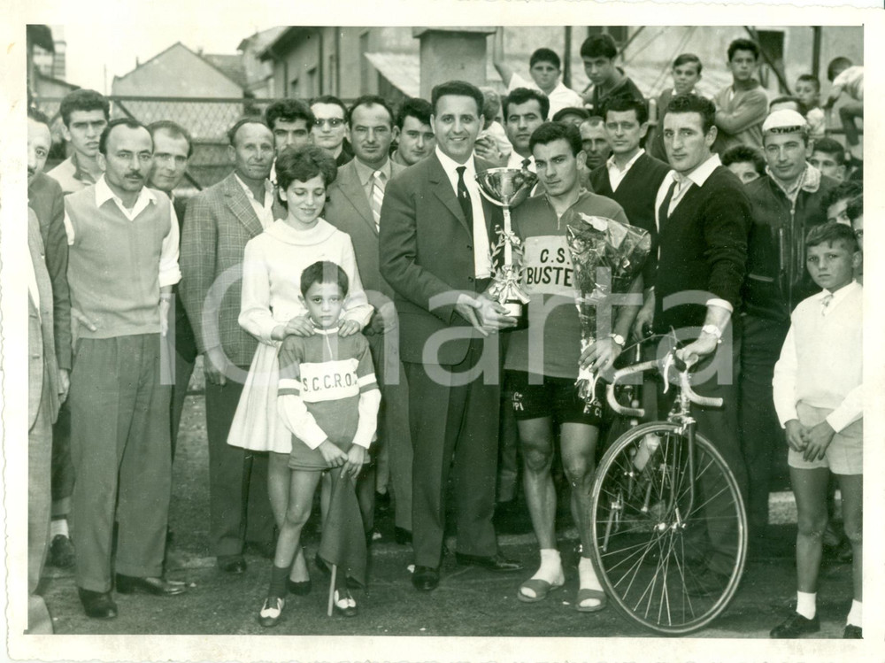 Fotografia d epoca originale 1961 OSPITALETTO DI CORMANO Ciclismo C.S.I. BUSTESE vince Coppa ACI Combattenti 1
